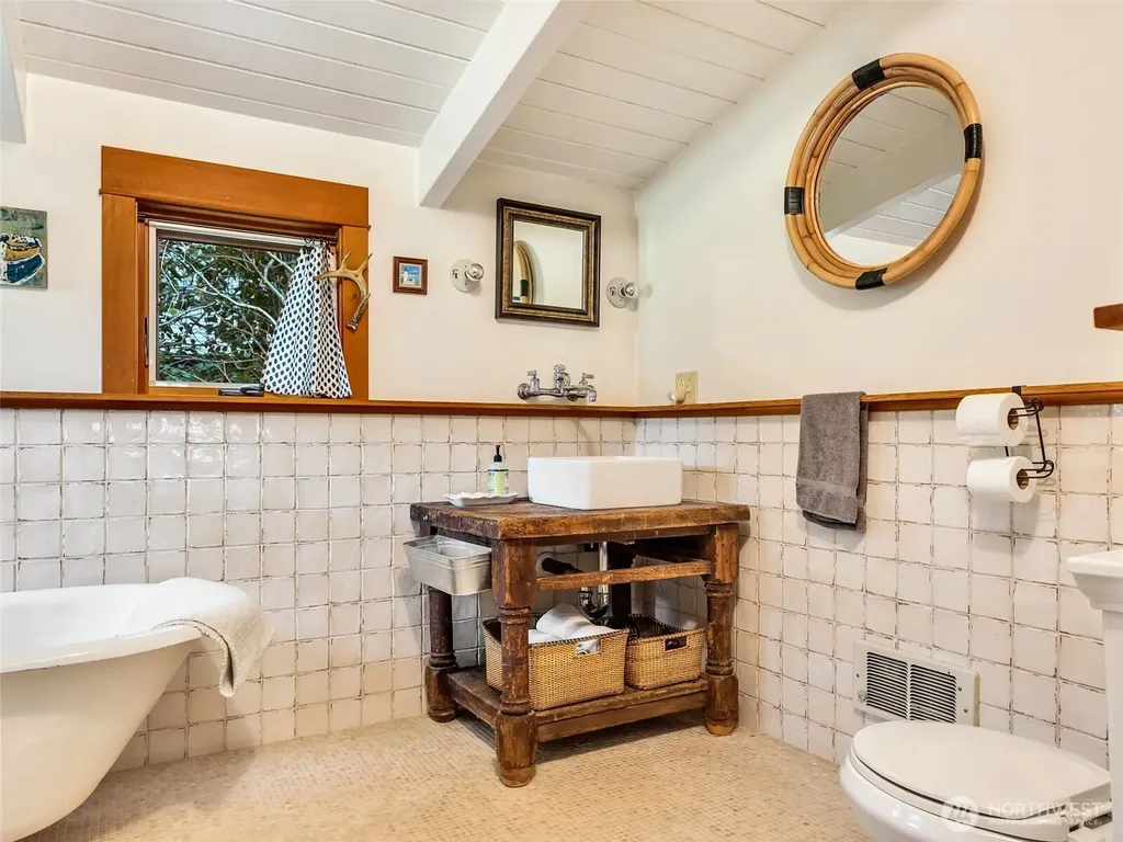 34204 Territory Road Oysterville WA 98641