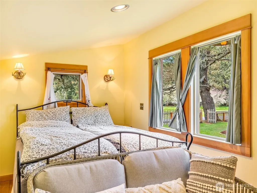 34204 Territory Road Oysterville WA 98641