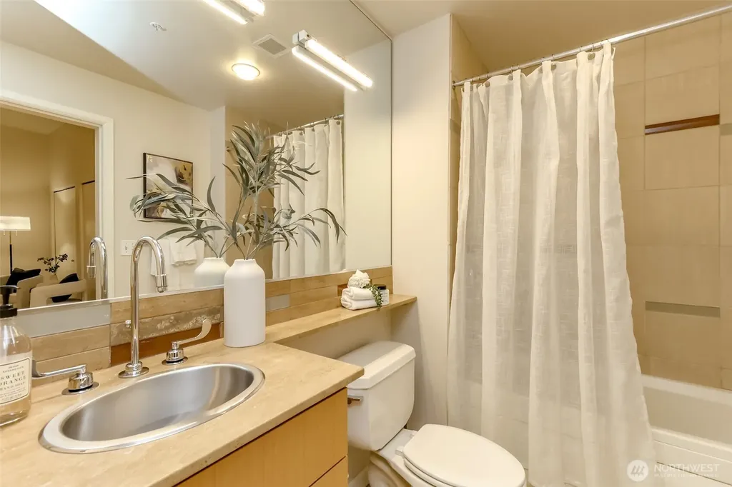 17 W Mercer Street Seattle WA 98119