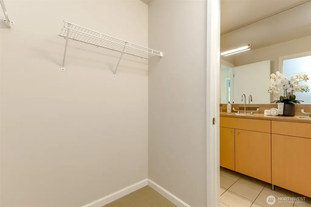 17 W Mercer Street Seattle WA 98119