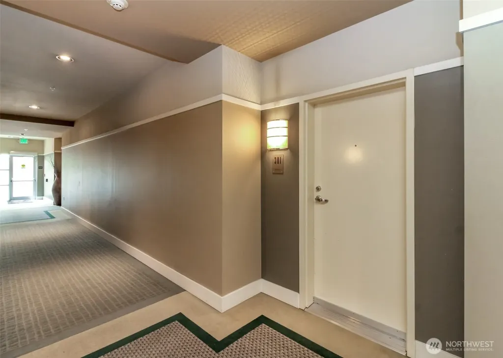 17 W Mercer Street Seattle WA 98119