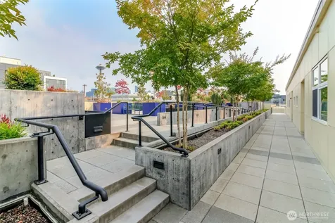 17 W Mercer Street Seattle WA 98119