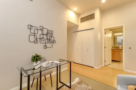 17 W Mercer Street Seattle WA 98119