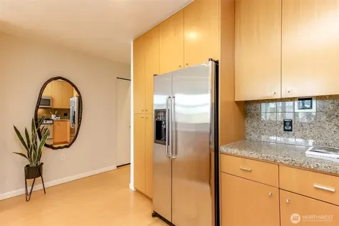 17 W Mercer Street Seattle WA 98119