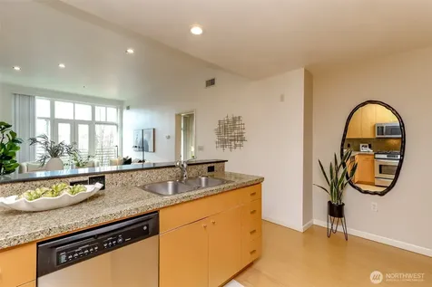17 W Mercer Street Seattle WA 98119