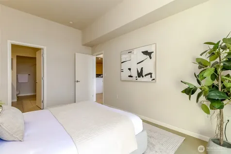 17 W Mercer Street Seattle WA 98119