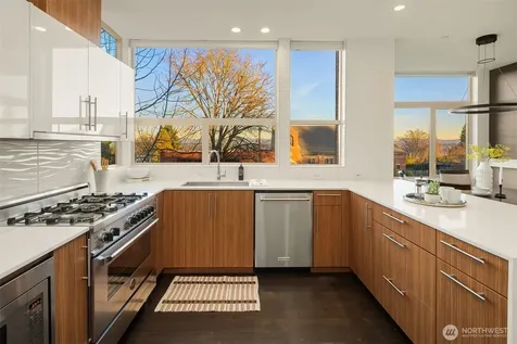 928 34th Avenue Seattle WA 98122