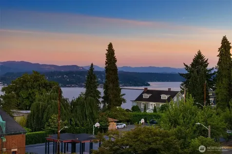 928 34th Avenue Seattle WA 98122