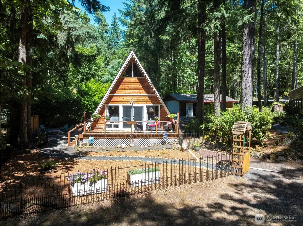 371 N Wynoochee Drive Hoodsport WA 98548