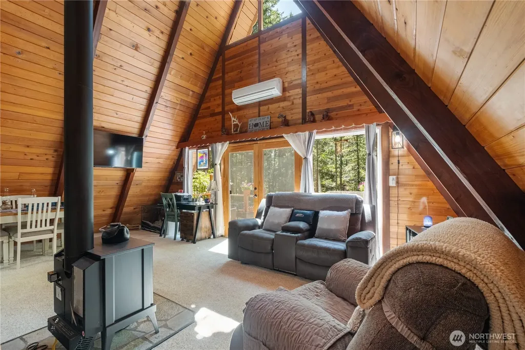 371 N Wynoochee Drive Hoodsport WA 98548