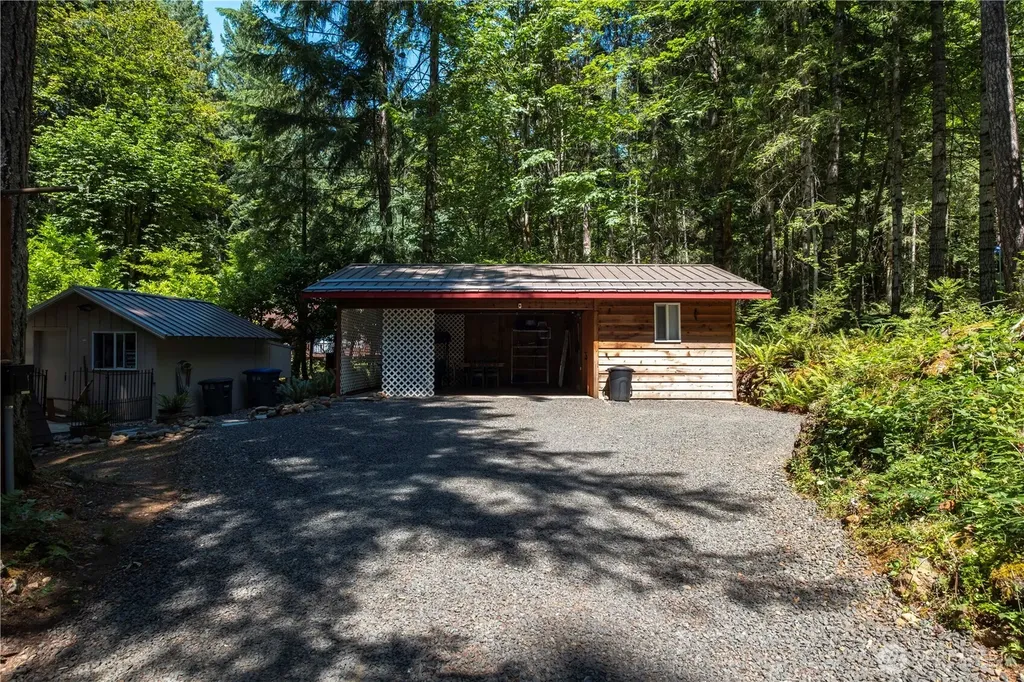 371 N Wynoochee Drive Hoodsport WA 98548