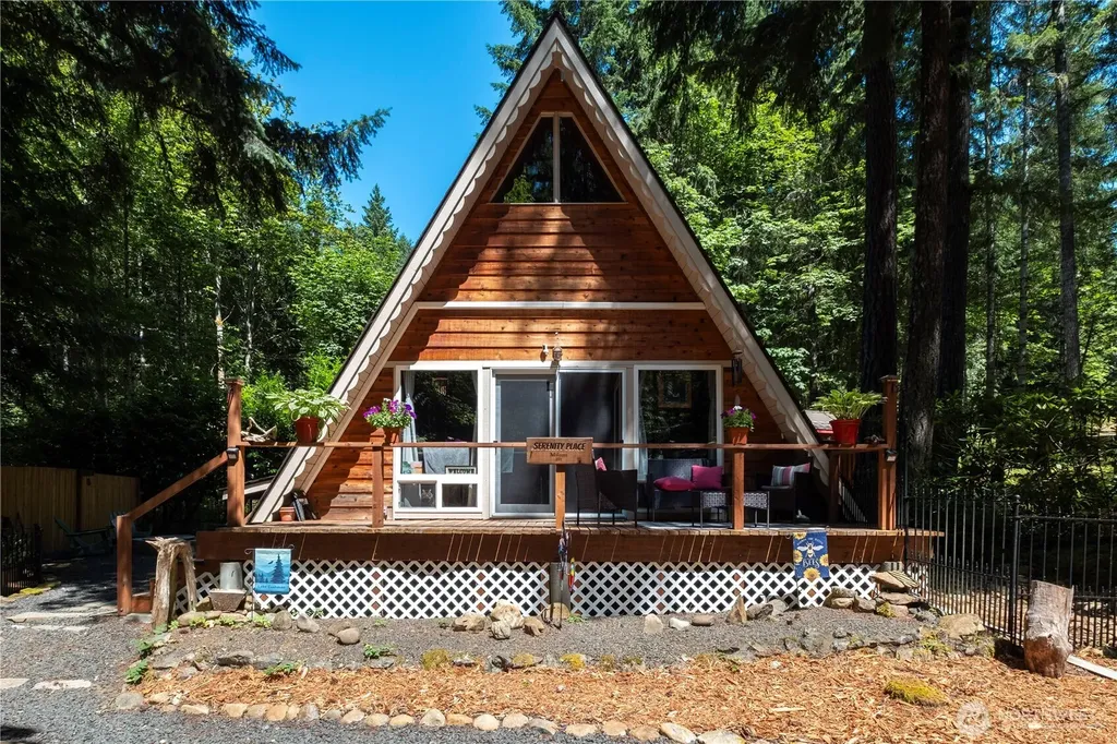 371 N Wynoochee Drive Hoodsport WA 98548