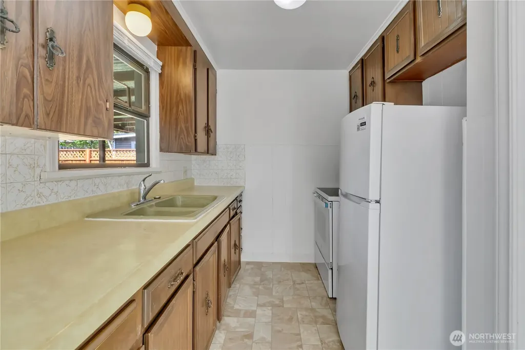 9013 11th Ave SW Seattle WA 98106