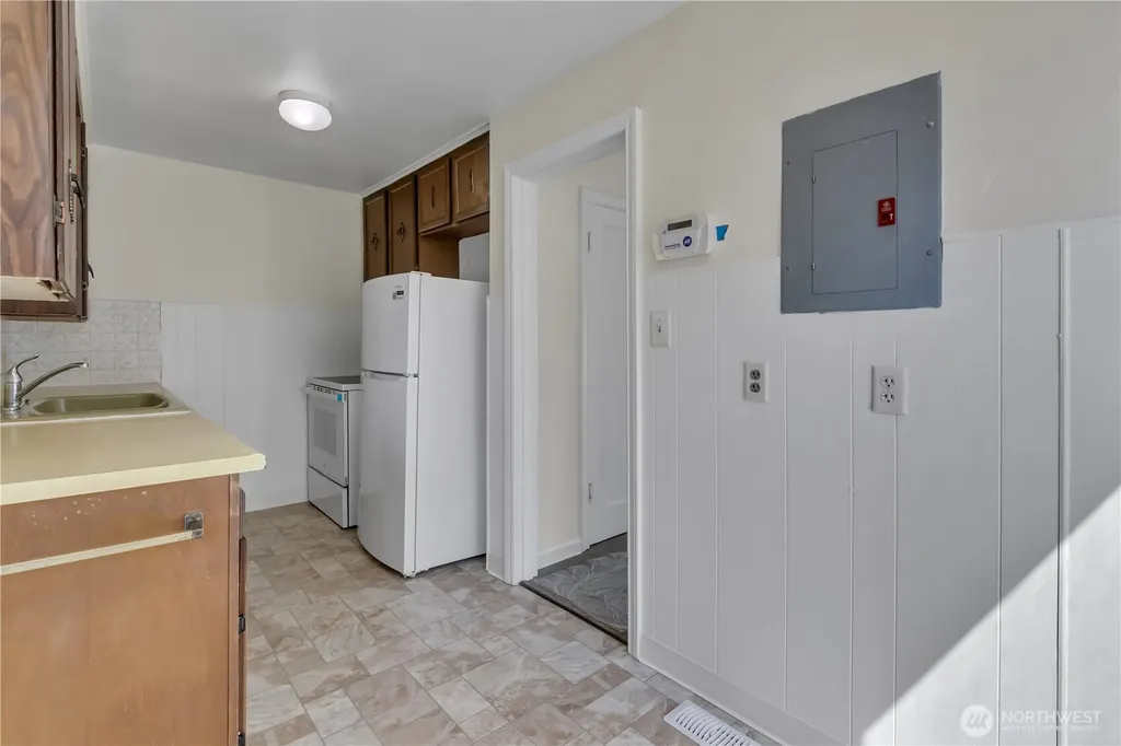 9013 11th Ave SW Seattle WA 98106