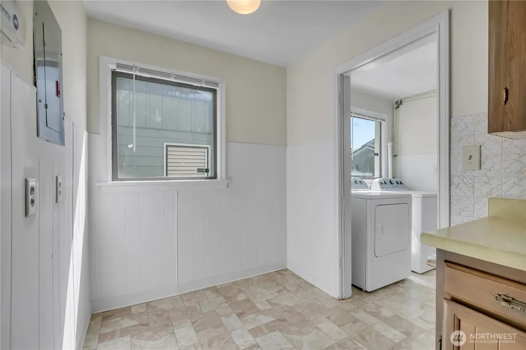 9013 11th Ave SW Seattle WA 98106