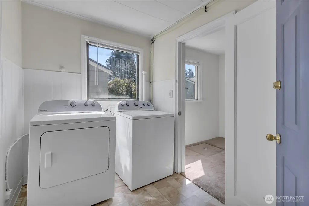 9013 11th Ave SW Seattle WA 98106