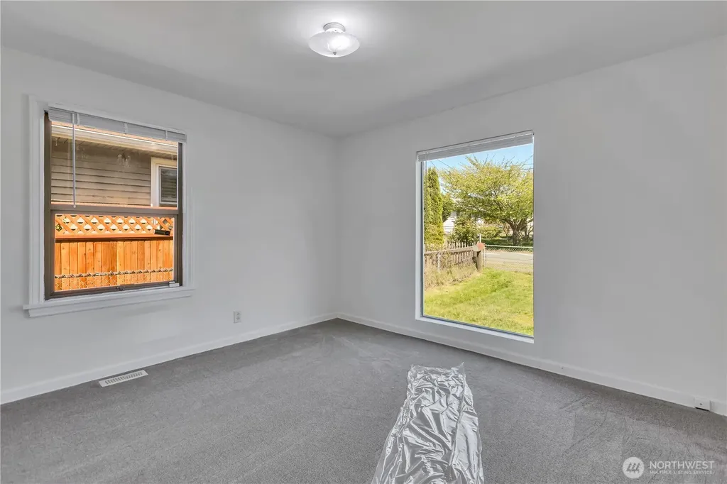 9013 11th Ave SW Seattle WA 98106