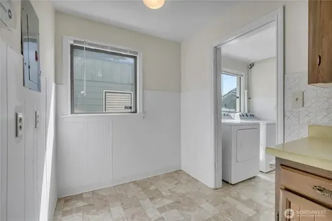 9013 11th Ave SW Seattle WA 98106