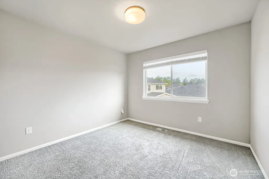 17326 129th Avenue E Puyallup WA 98374