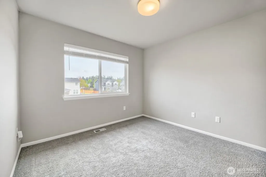 17326 129th Avenue E Puyallup WA 98374