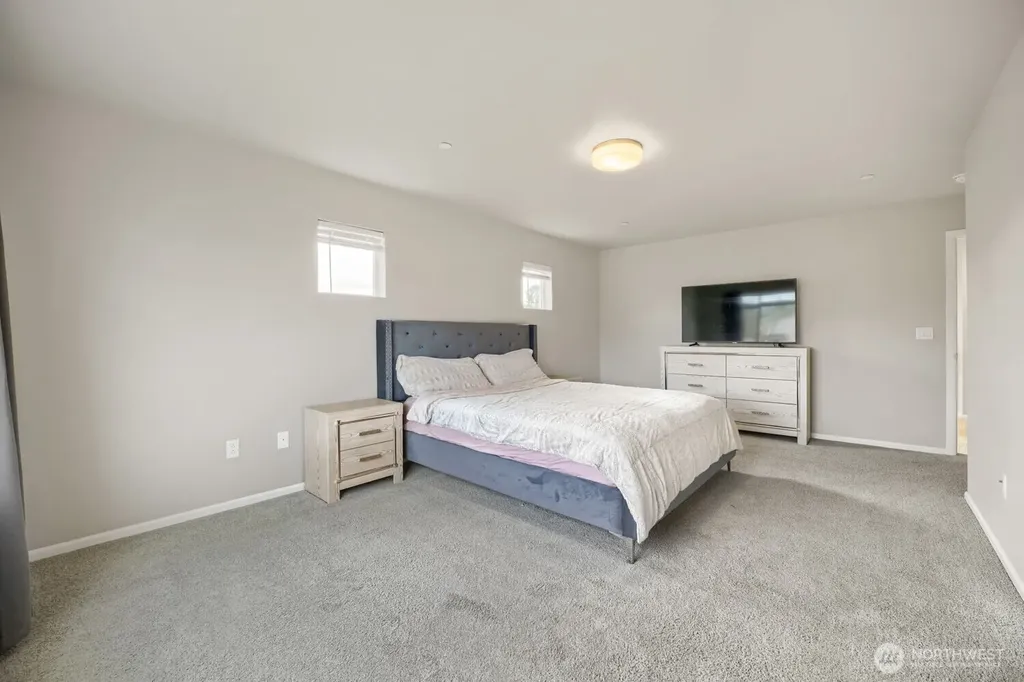 17326 129th Avenue E Puyallup WA 98374