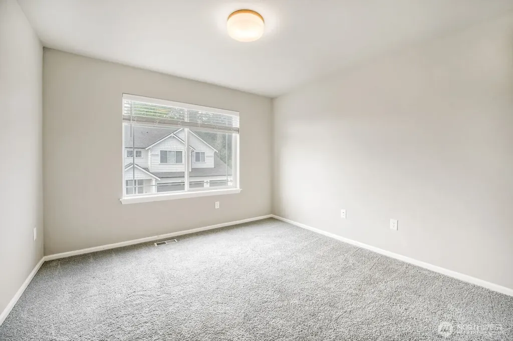 17326 129th Avenue E Puyallup WA 98374