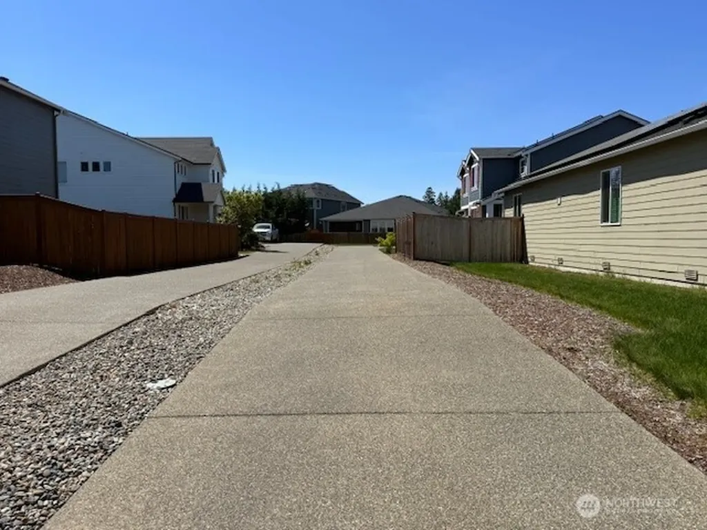 17326 129th Avenue E Puyallup WA 98374