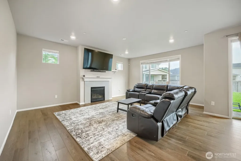17326 129th Avenue E Puyallup WA 98374