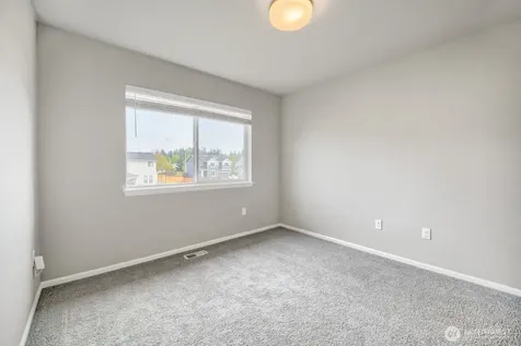 17326 129th Avenue E Puyallup WA 98374