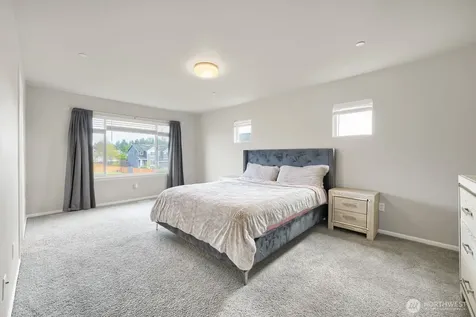 17326 129th Avenue E Puyallup WA 98374