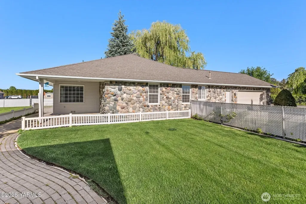8204 Midvale Road Yakima WA 98908