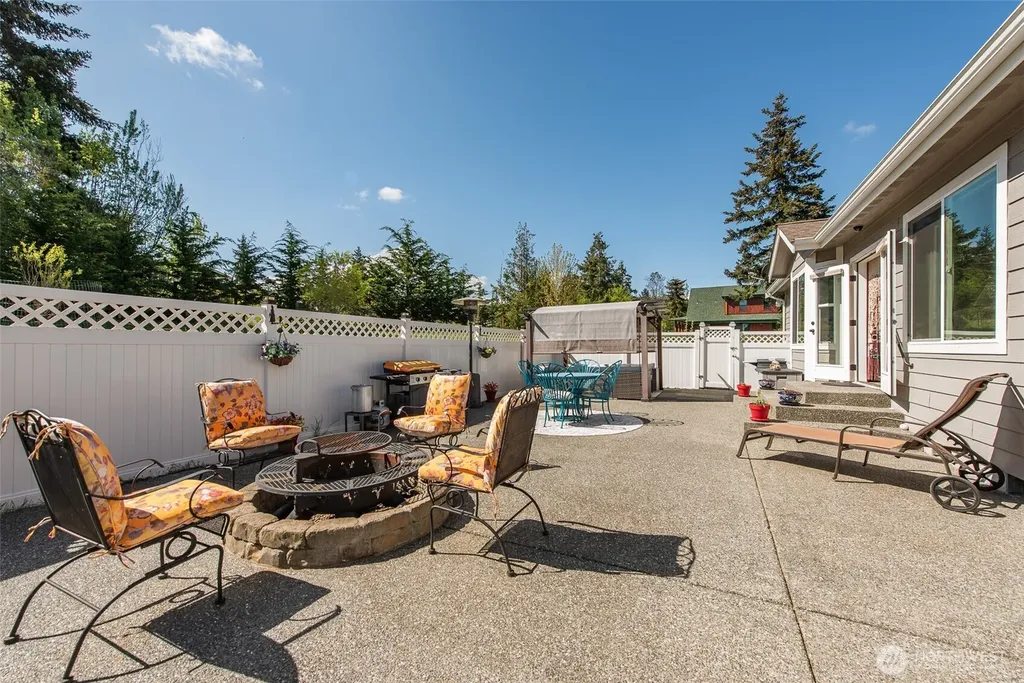 192 Michael Earl Way Sequim WA 98382