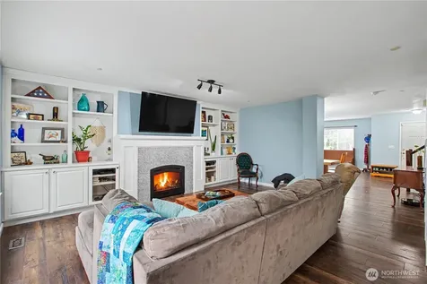 2219 Forrest Street Dupont WA 98327