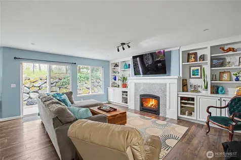 2219 Forrest Street Dupont WA 98327