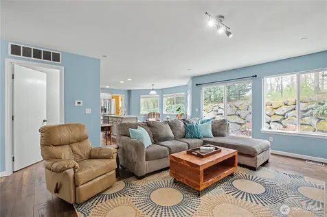 2219 Forrest Street Dupont WA 98327