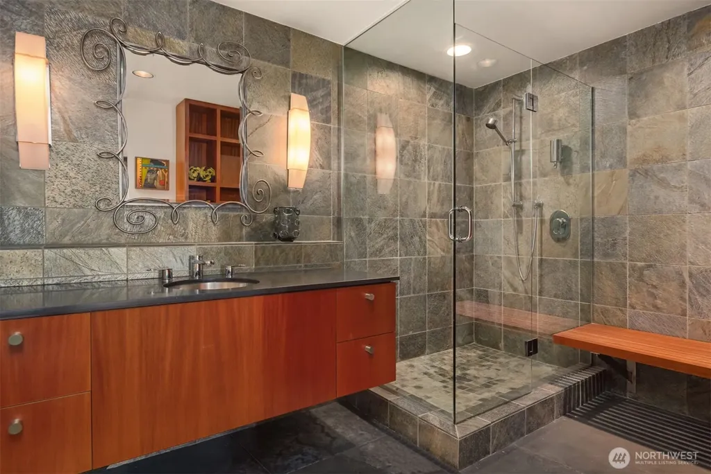 7525 NE 28th Place Medina WA 98039