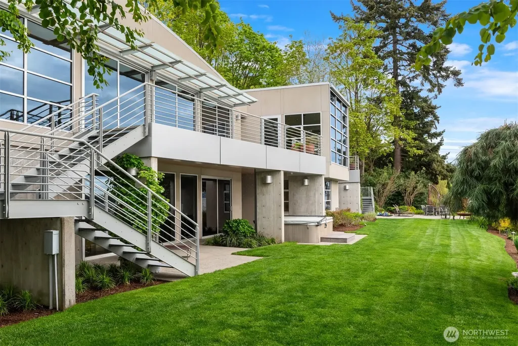 7525 NE 28th Place Medina WA 98039