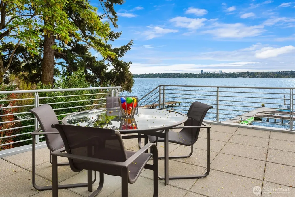 7525 NE 28th Place Medina WA 98039