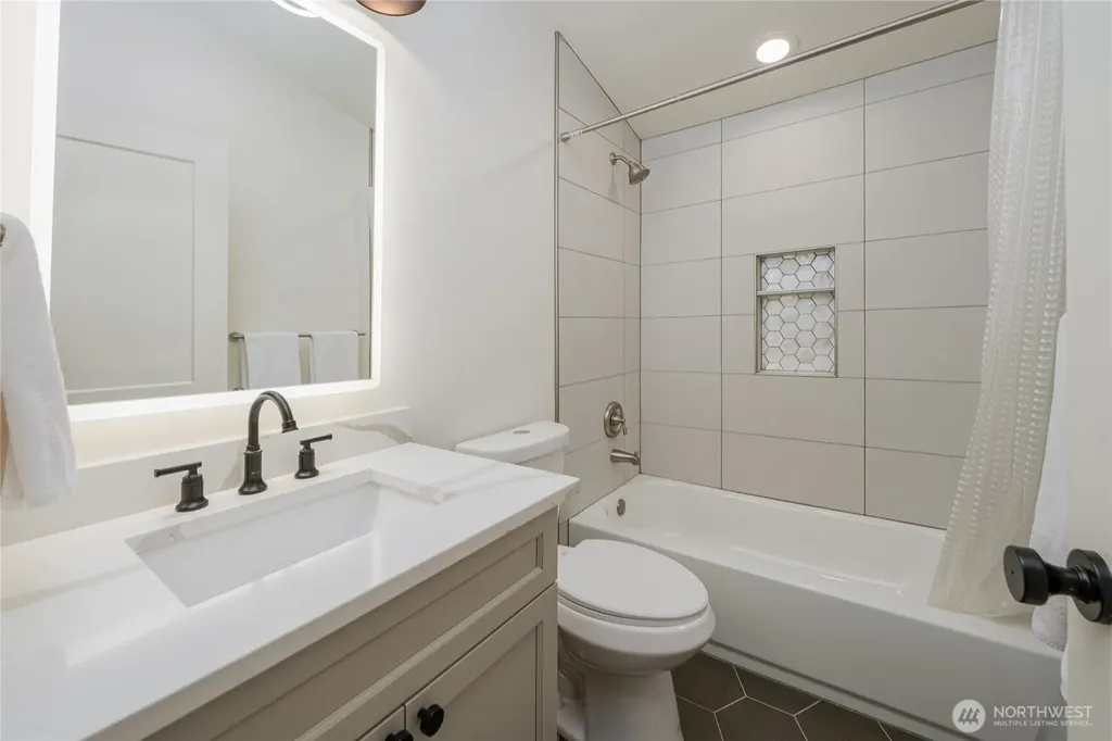 351 17th Avenue E Seattle WA 98112