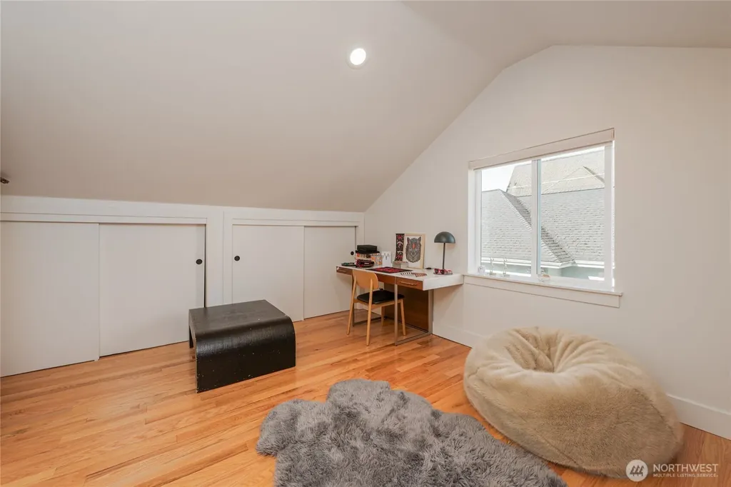 351 17th Avenue E Seattle WA 98112