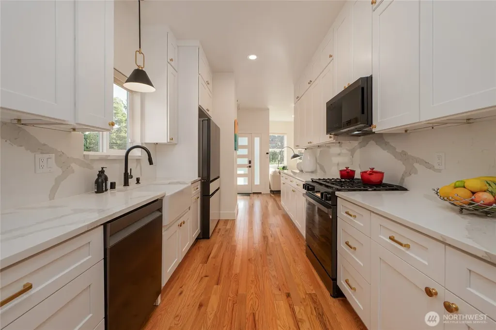 351 17th Avenue E Seattle WA 98112
