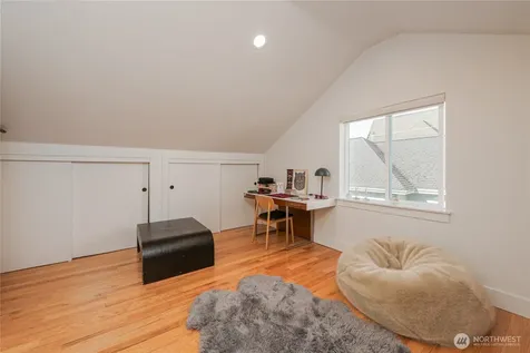 351 17th Avenue E Seattle WA 98112