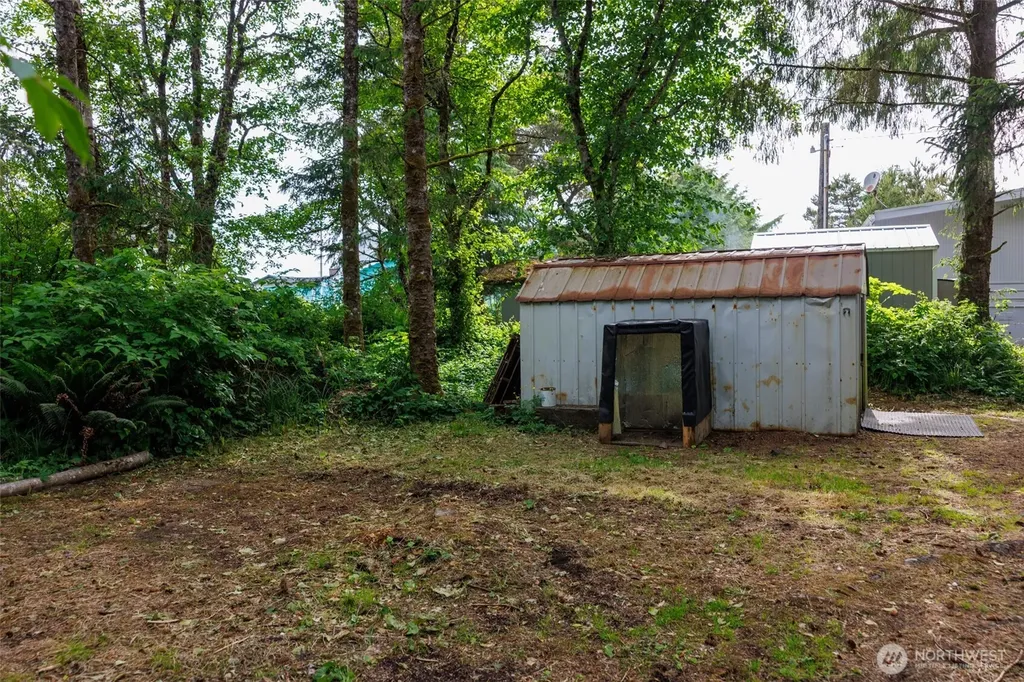 21 N Lakeside Drive N Copalis Beach WA 98535