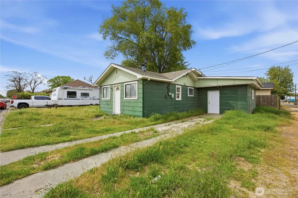 104 E 5th Avenue Warden WA 98857
