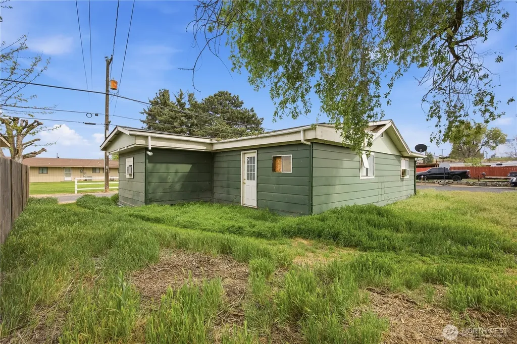 104 E 5th Avenue Warden WA 98857