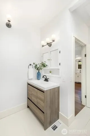 2423 3rd Avenue W Seattle WA 98119