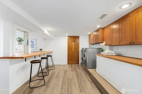 2423 3rd Avenue W Seattle WA 98119