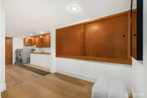 2423 3rd Avenue W Seattle WA 98119