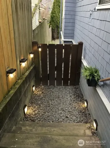2423 3rd Avenue W Seattle WA 98119