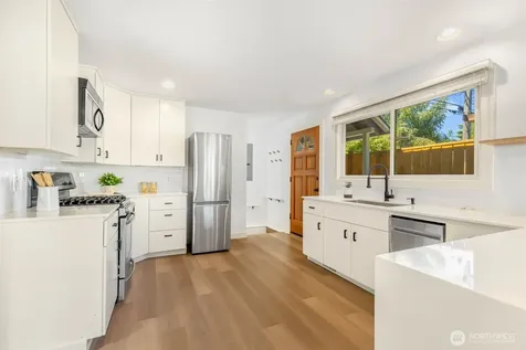 2423 3rd Avenue W Seattle WA 98119